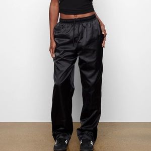 NWT SKIMS GUNMETAL XXS TRACK PANTS